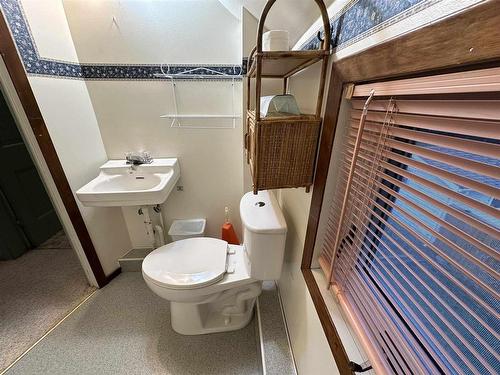 346 Eighth Avenue S, Kenora, ON - Indoor Photo Showing Bathroom