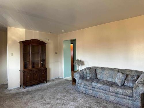 452 James Street N, Thunder Bay, ON - Indoor Photo Showing Living Room