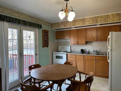 452 James Street N, Thunder Bay, ON - Indoor Photo Showing Kitchen With Double Sink