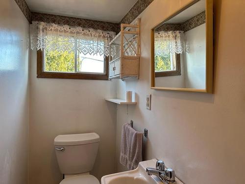 452 James Street N, Thunder Bay, ON - Indoor Photo Showing Bathroom