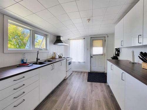 248 Government Road, Keewatin, ON - Indoor Photo Showing Kitchen With Double Sink