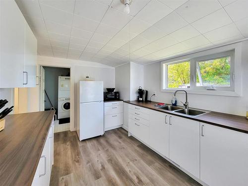 248 Government Road, Keewatin, ON - Indoor Photo Showing Kitchen With Double Sink