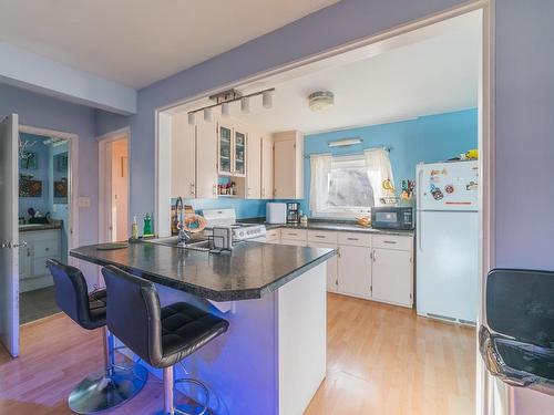 233 Third Street N, Kenora, ON - Indoor Photo Showing Kitchen With Double Sink