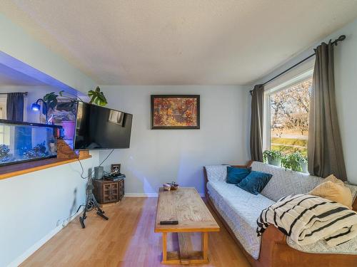 233 Third Street N, Kenora, ON - Indoor Photo Showing Bedroom