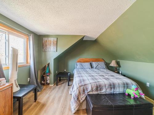 233 Third Street N, Kenora, ON - Indoor Photo Showing Bedroom