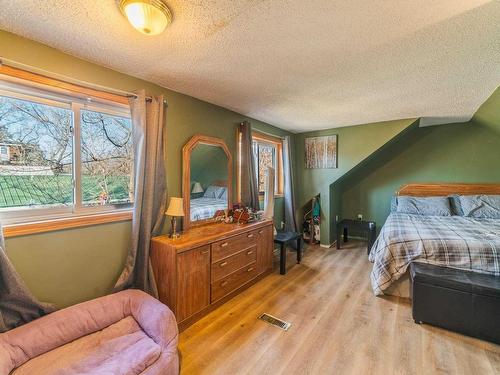 233 Third Street N, Kenora, ON - Indoor Photo Showing Bedroom