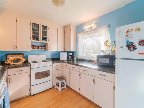 233 Third Street N, Kenora, ON - Indoor Photo Showing Kitchen