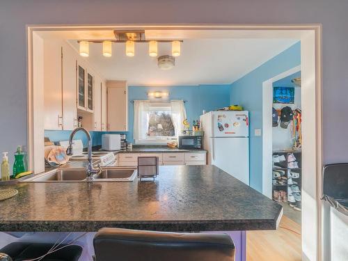 233 Third Street N, Kenora, ON - Indoor Photo Showing Kitchen With Double Sink