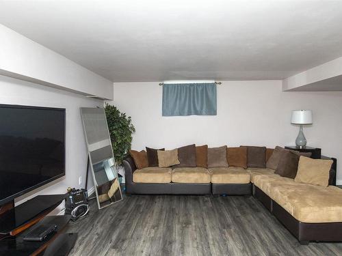 125 Anten Street, Thunder Bay, ON - Indoor Photo Showing Living Room