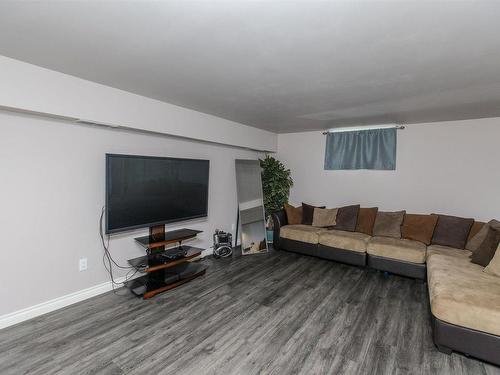 125 Anten Street, Thunder Bay, ON - Indoor Photo Showing Living Room