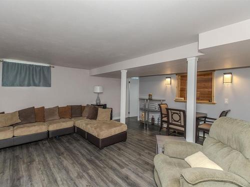 125 Anten Street, Thunder Bay, ON - Indoor Photo Showing Living Room