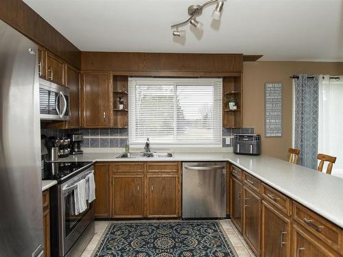 125 Anten Street, Thunder Bay, ON - Indoor Photo Showing Kitchen With Double Sink