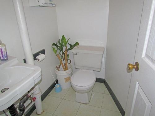 447 Oliver Road, Thunder Bay, ON - Indoor Photo Showing Bathroom