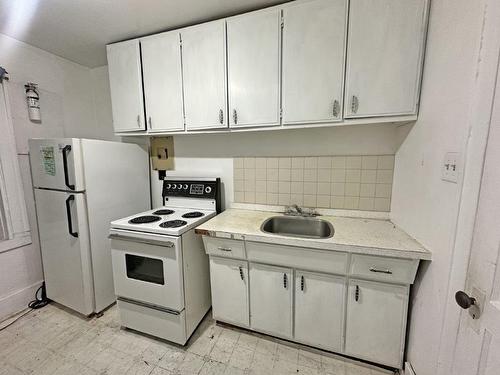 447 Oliver Road, Thunder Bay, ON - Indoor Photo Showing Kitchen