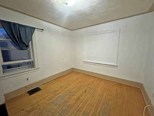 447 Oliver Road, Thunder Bay, ON - Indoor Photo Showing Other Room