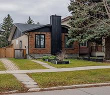 94 Red Oak DR  Winnipeg, MB R2G 3A2