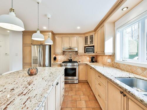 Cuisine - 139 Boul. Du Val-D'Ajol, Lorraine, QC - Indoor Photo Showing Kitchen With Upgraded Kitchen