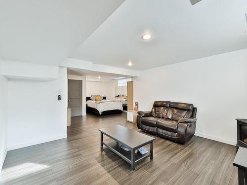 Salle familiale - 139 Boul. Du Val-D'Ajol, Lorraine, QC - Indoor Photo Showing Living Room