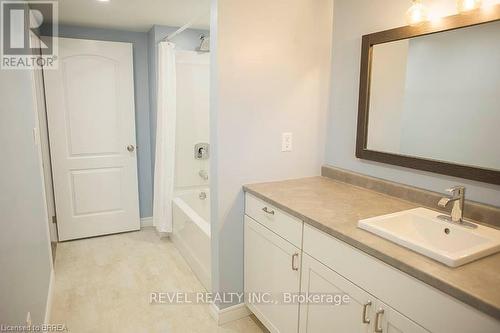 Lower - 225 Chatham Street, Brantford, ON - Indoor Photo Showing Bathroom