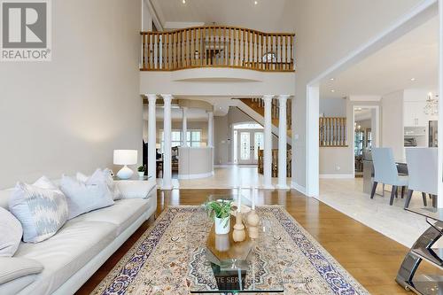 64 Woodland Hills Boulevard, Aurora, ON - Indoor Photo Showing Living Room