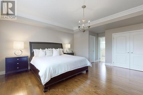 64 Woodland Hills Boulevard, Aurora, ON - Indoor Photo Showing Bedroom