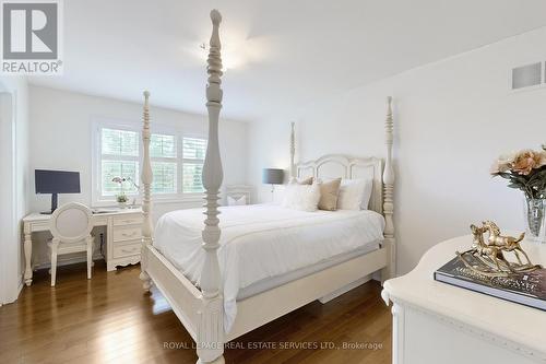 64 Woodland Hills Boulevard, Aurora, ON - Indoor Photo Showing Bedroom