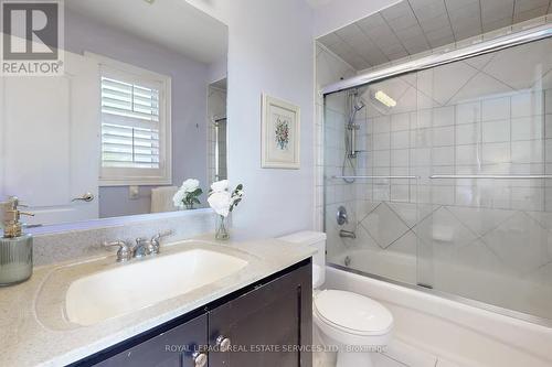 64 Woodland Hills Boulevard, Aurora, ON - Indoor Photo Showing Bathroom