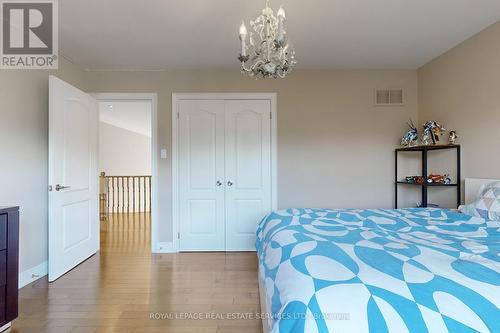 64 Woodland Hills Boulevard, Aurora, ON - Indoor Photo Showing Bedroom