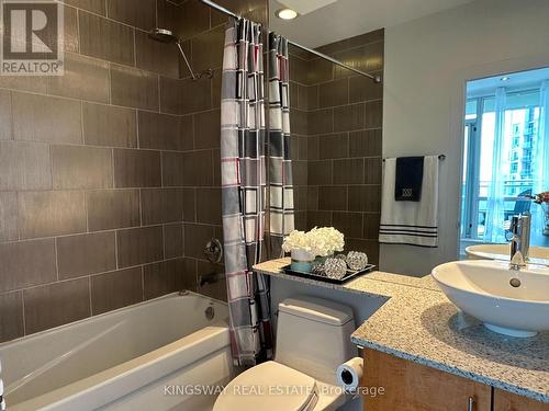 3404 - 220 Burnhamthorpe Road W, Mississauga, ON - Indoor Photo Showing Bathroom