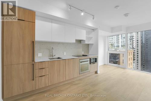 1802 - 82 Dalhousie Street, Toronto, ON - Indoor Photo Showing Kitchen