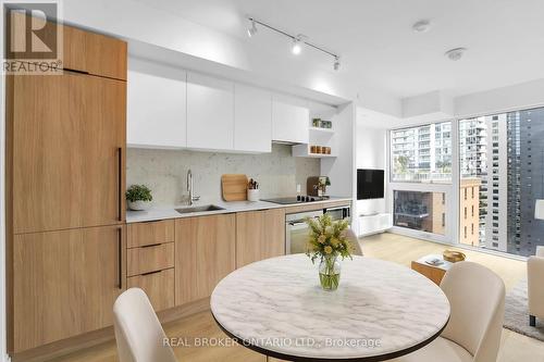 1802 - 82 Dalhousie Street, Toronto, ON - Indoor Photo Showing Dining Room