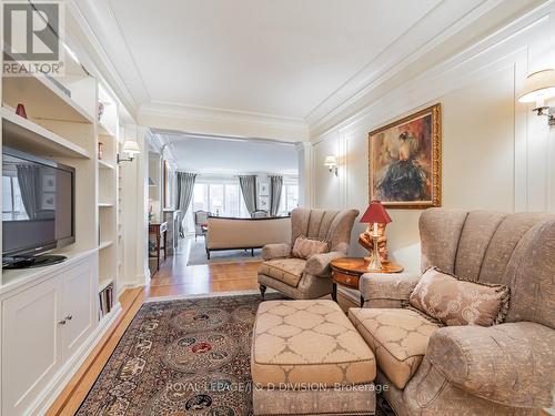 808 - 38 Avenue Road, Toronto, ON - Indoor Photo Showing Living Room