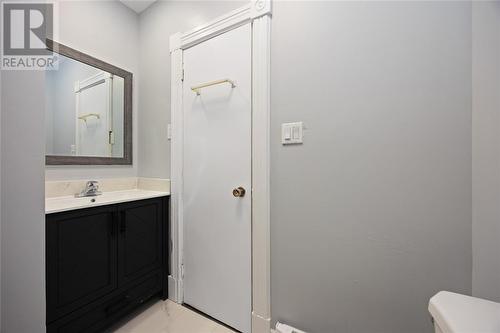 447 Lyndock Street, St Clair, ON - Indoor Photo Showing Bathroom