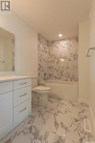 211 Flynn Bend, Saskatoon, SK - Indoor Photo Showing Bathroom