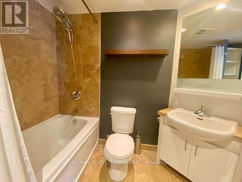 403 - 218 Queens Quay W, Toronto, ON - Indoor Photo Showing Bathroom