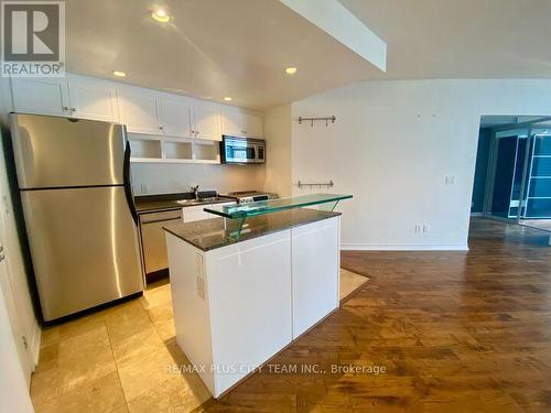 403 - 218 Queens Quay W, Toronto, ON - Indoor Photo Showing Kitchen With Stainless Steel Kitchen