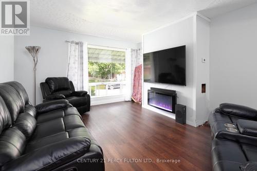 12 Northwood Crescent, Belleville, ON - Indoor Photo Showing Living Room