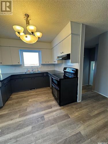 203 2Nd Avenue N, Stenen, SK - Indoor Photo Showing Kitchen