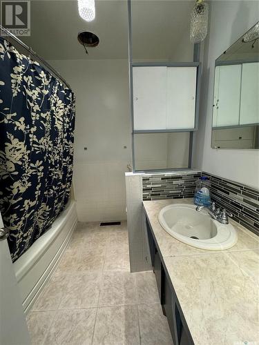 203 2Nd Avenue N, Stenen, SK - Indoor Photo Showing Bathroom