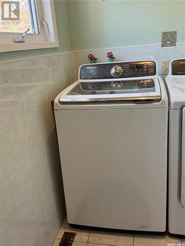 203 2Nd Avenue N, Stenen, SK - Indoor Photo Showing Laundry Room