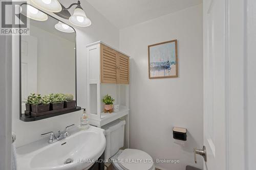 120 Four Oaks Crescent, London, ON - Indoor Photo Showing Bathroom