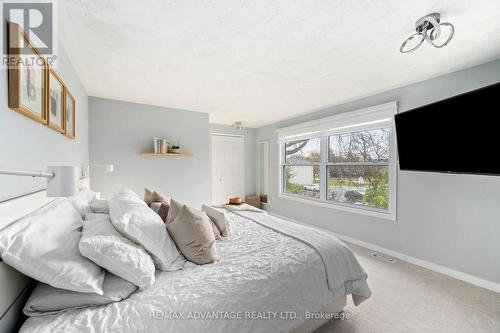 120 Four Oaks Crescent, London, ON - Indoor Photo Showing Bedroom