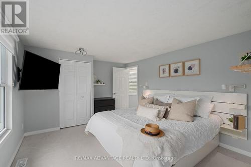 120 Four Oaks Crescent, London, ON - Indoor Photo Showing Bedroom