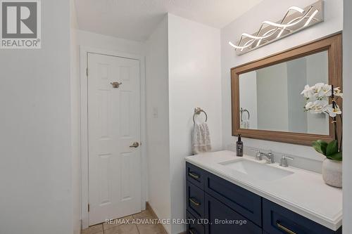 120 Four Oaks Crescent, London, ON - Indoor Photo Showing Bathroom