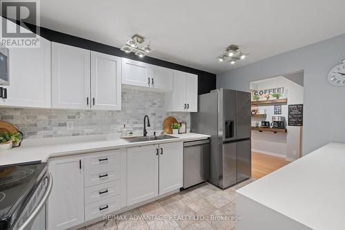 120 Four Oaks Crescent, London, ON - Indoor Photo Showing Kitchen