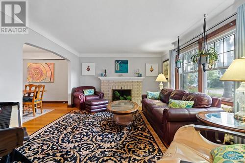 18 Thomas Street, St. Catharines (451 - Downtown), ON - Indoor Photo Showing Living Room With Fireplace