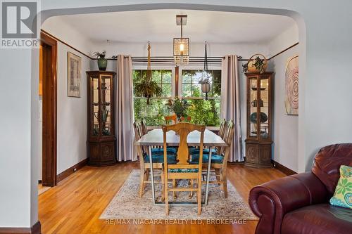 18 Thomas Street, St. Catharines (451 - Downtown), ON - Indoor Photo Showing Dining Room