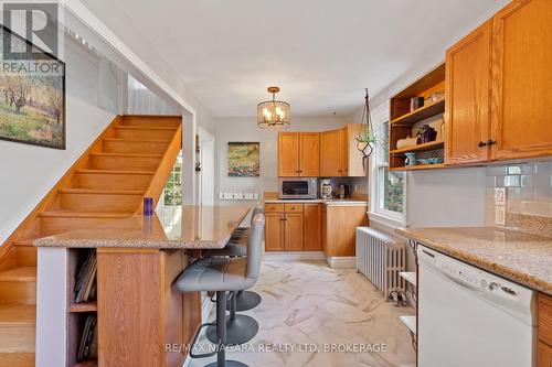 18 Thomas Street, St. Catharines (451 - Downtown), ON - Indoor Photo Showing Kitchen