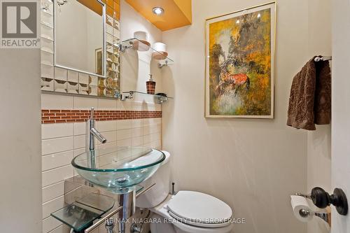 18 Thomas Street, St. Catharines (451 - Downtown), ON - Indoor Photo Showing Bathroom