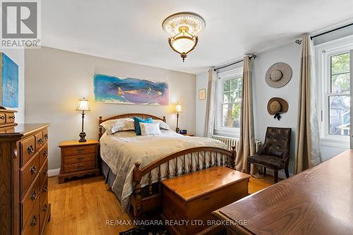 18 Thomas Street, St. Catharines (451 - Downtown), ON - Indoor Photo Showing Bedroom